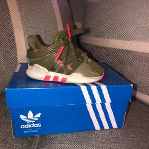 Girl adidas shoes. Army Green